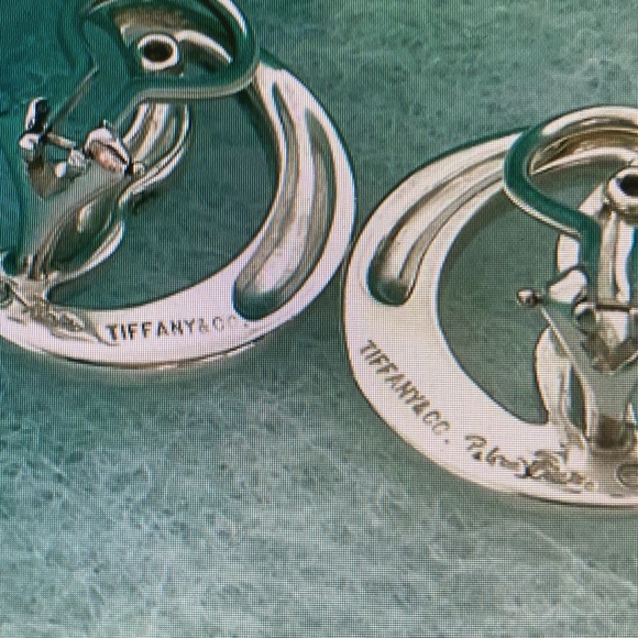 Tiffany&Co. Elsa  Peretti 💯 Authentic Sterling Silver Crescent Moon Earrings - Picture 6 of 9